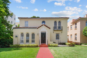 114 Menores Ave in Coral Gables, FL - Building Photo - Building Photo