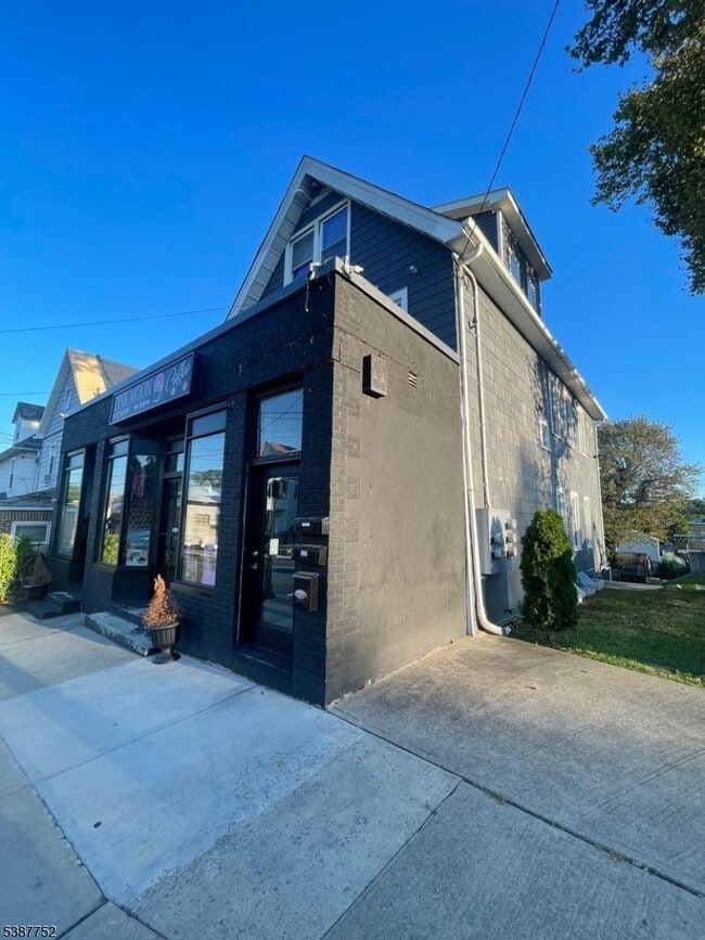property at 258 Montgomery St