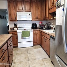 2816 Manor Dr NE in Palm Bay, FL - Building Photo - Building Photo