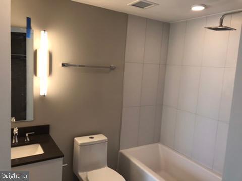 88 V St SW-Unit -706 in Washington, DC - Building Photo