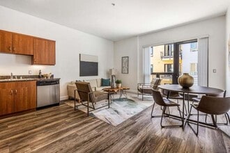 889 Date St, Unit 439 in San Diego, CA - Building Photo - Building Photo