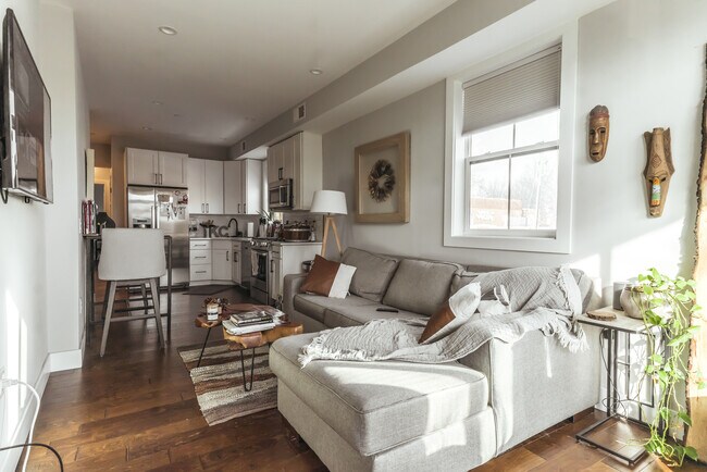 1101 Fern St NW, Unit 202 in Washington, DC - Building Photo - Building Photo