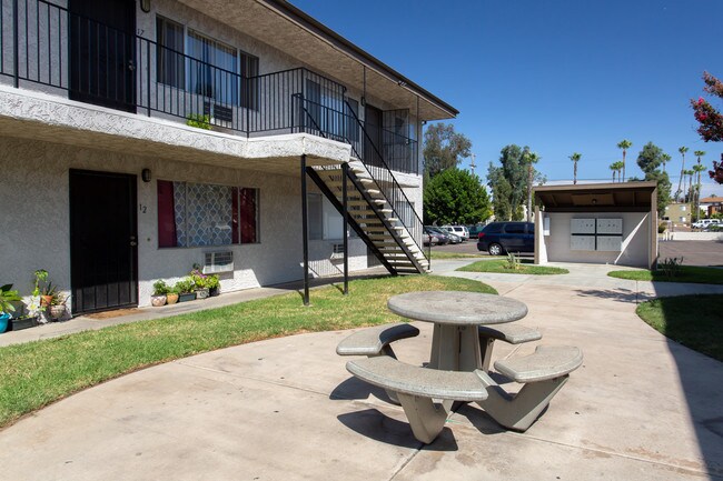 Sunshine Manor Apartments in El Cajon, CA - Foto de edificio - Other