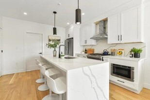 141 Chelsea St, Unit 3 Apartamentos