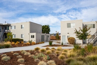 Tamarack Gardens in Sunnyvale, CA - Building Photo - Building Photo