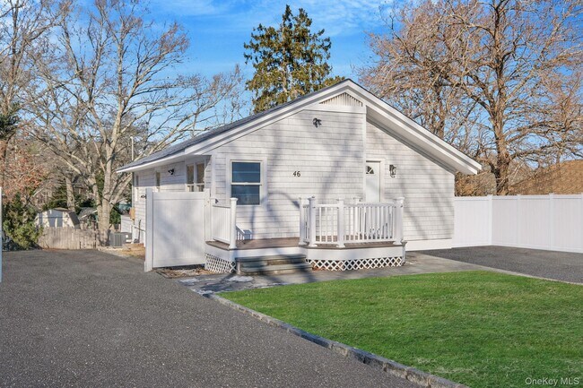 46 Birch Ct in Riverhead, NY - Building Photo - Building Photo