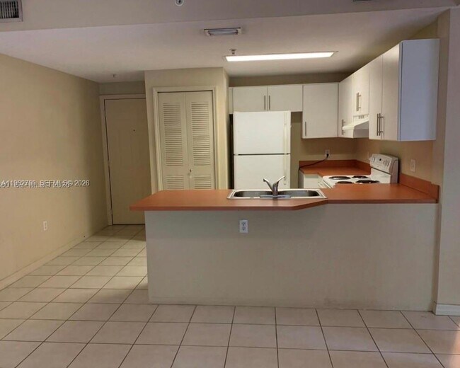 3410 Coral Way, Unit 303 in Miami, FL - Building Photo - Building Photo