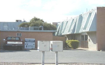 Crossroads Apartments in Tucson, AZ - Building Photo - Building Photo