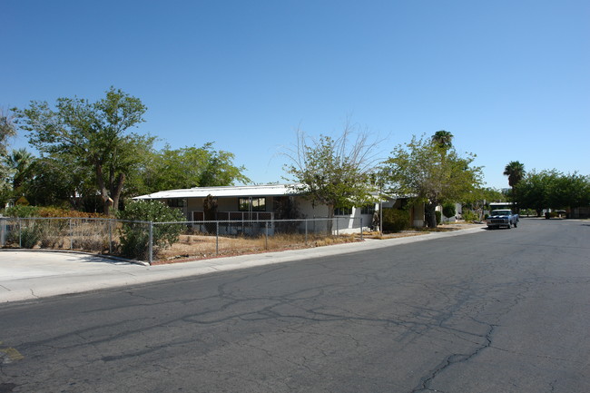 Tropicana Village Mobile Home Community in Las Vegas, NV - Foto de edificio - Building Photo