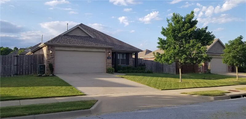 2900 W Millstone Dr in Fayetteville, AR - Building Photo