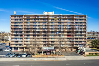 University Park Tower in Denver, CO - Building Photo - Building Photo