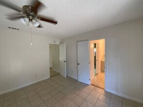 881 Evergreen St in Hemet, CA - Foto de edificio - Building Photo
