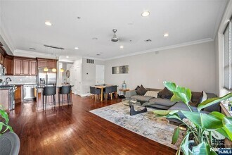 180 19th St, Unit 2 in Union City, NJ - Building Photo - Building Photo