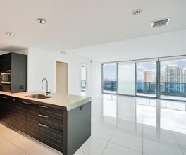 200 Biscayne Boulevard Way, Unit 3603 in Miami, FL - Building Photo - Building Photo