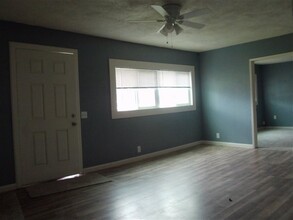 4427 College Way in Olivehurst, CA - Foto de edificio - Building Photo