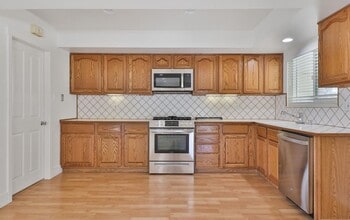 1917 Hobart Dr in Camarillo, CA - Building Photo - Building Photo