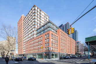 Barclays II - B14 - 535 Carlton Ave in Brooklyn, NY - Foto de edificio - Building Photo