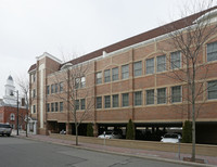 141-147 Main St in Mineola, NY - Foto de edificio - Building Photo