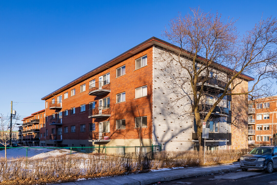 Versailles in Verdun, QC - Building Photo
