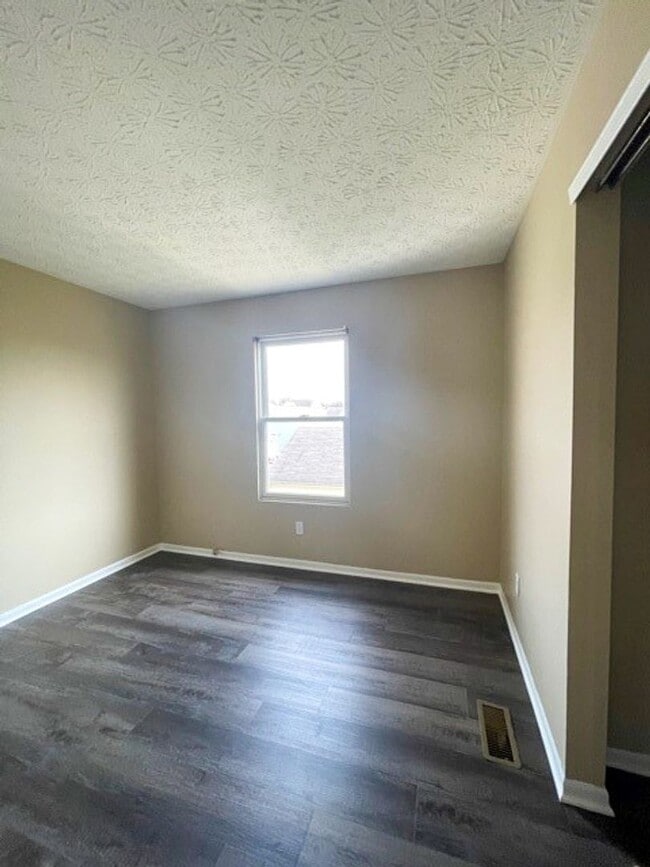 3646 Roll Call Dr in Columbus, OH - Building Photo - Building Photo