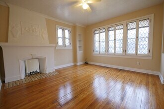 220 W Walnut St, Unit 4 in Kalamazoo, MI - Foto de edificio - Building Photo