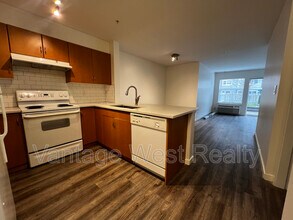 555-555 Yates Rd in Kelowna, BC - Building Photo - Building Photo