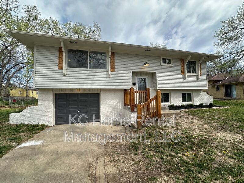 5012 Powell Ave in Kansas City, KS - Building Photo