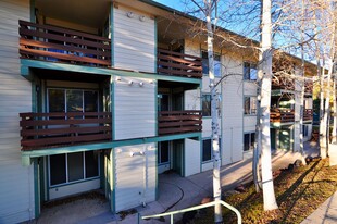 Aspen Country Inn Apartments