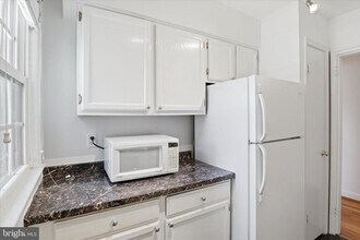 1305 S Walter Reed Dr in Arlington, VA - Building Photo - Building Photo