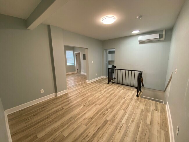 301 S Conkling St, Unit 2nd Floor in Baltimore, MD - Building Photo - Building Photo
