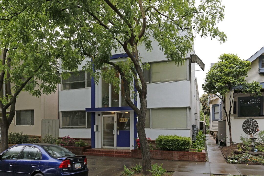 1818 N St in Sacramento, CA - Foto de edificio
