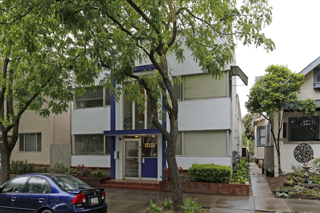 1818 N St in Sacramento, CA - Building Photo