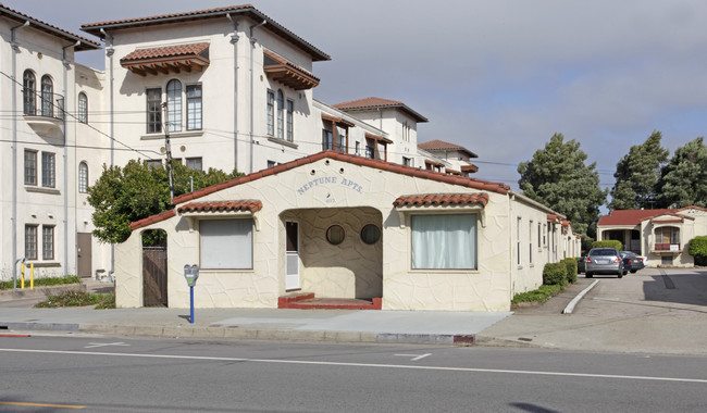 Neptune Apartments in Santa Cruz, CA - Building Photo - Building Photo