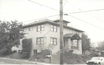 Willamette Park Apartments in Portland, OR - Building Photo - Building Photo