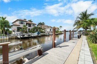 1320 Marlin Dr in Naples, FL - Building Photo - Building Photo