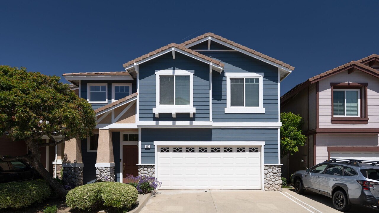 127 Peppertree Ln in Monrovia, CA - Building Photo