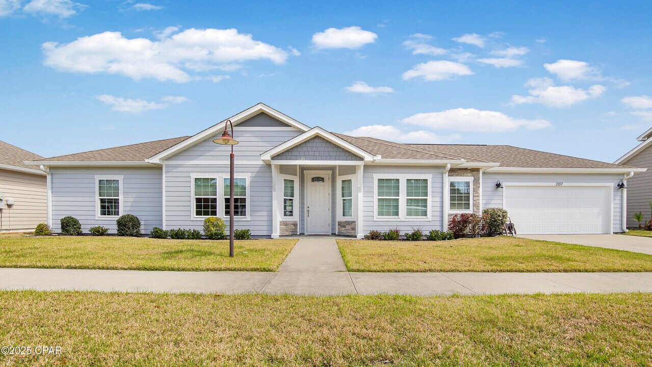 207 Wiregrass Ln in Panama City Beach, FL - Building Photo