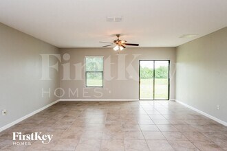 9627 Sage Creek Dr in Ruskin, FL - Foto de edificio - Building Photo