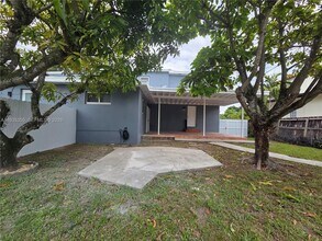 6240 SW 21st St in Miami, FL - Building Photo - Building Photo