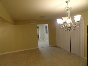 1405 Robin Ln in Arlington, TX - Building Photo - Building Photo