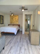 4240 NE 8th Ave in Oakland Park, FL - Building Photo - Building Photo