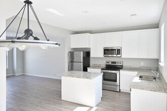 4062 E 55th St in Davenport, IA - Building Photo - Building Photo