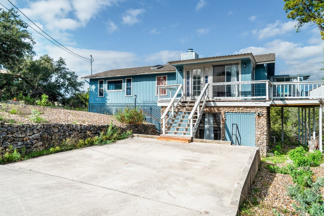 193 Black Oak Dr in Canyon Lake, TX - Foto de edificio
