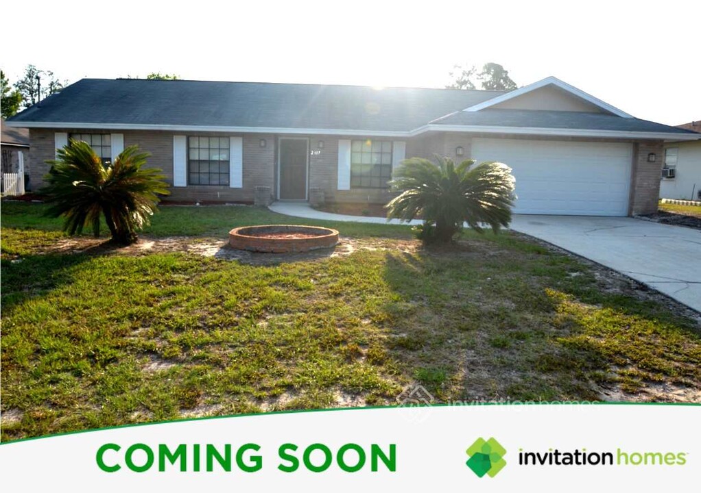 2117 E Parkton Dr in Deltona, FL - Building Photo