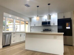 4401 Madison St in Hollywood, FL - Building Photo - Building Photo
