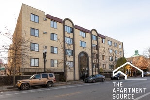 1525 W Morse Ave, Unit 205 in Chicago, IL - Building Photo