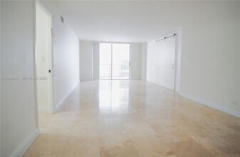 6039 Collins Ave, Unit 503 in Miami Beach, FL - Building Photo - Building Photo