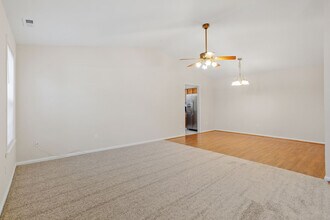 101 Stoneham Dr in Glassboro, NJ - Building Photo - Building Photo