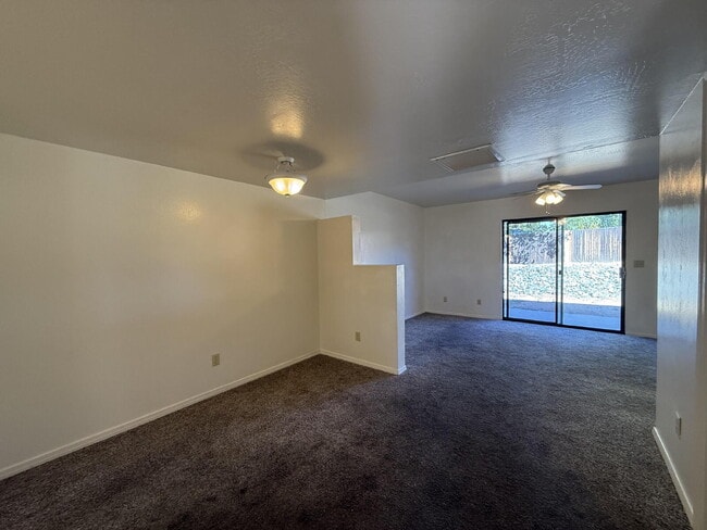9560 E Lakeshore Dr