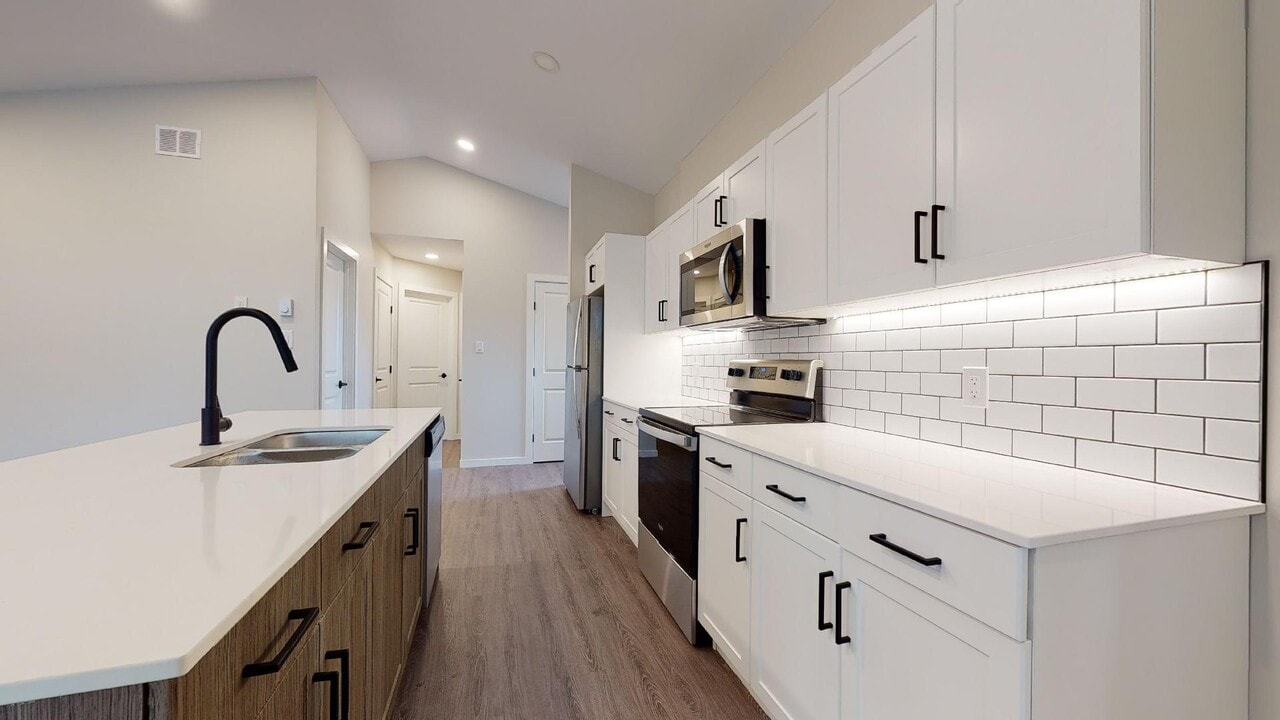 206 Yale Ave E in Winnipeg, MB - Building Photo